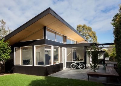 BW house uses Breezway louvres for natural ventilation and clear outdoor views