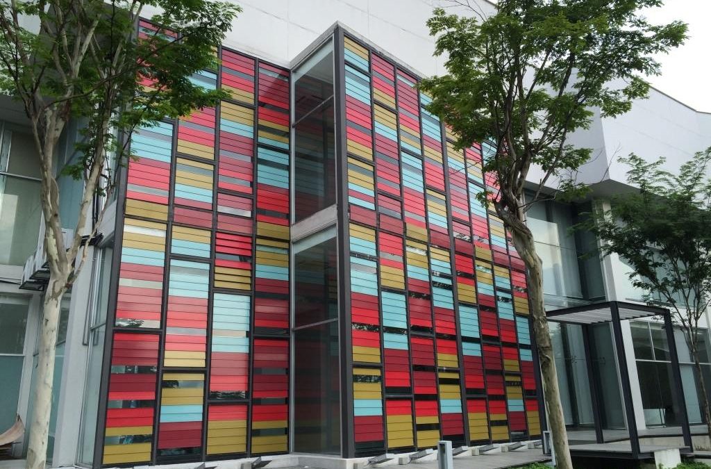 Nova Pantai, Decorative Front Facade
