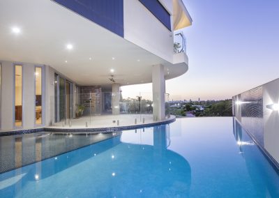 Pool with city views in Carina