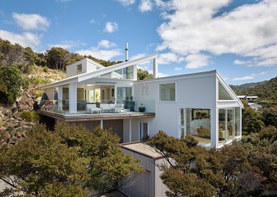 Light-filled design embraces landscape, views and natural ventilation